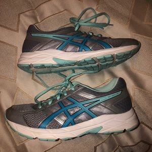 Women’s ASICS tennis shoes